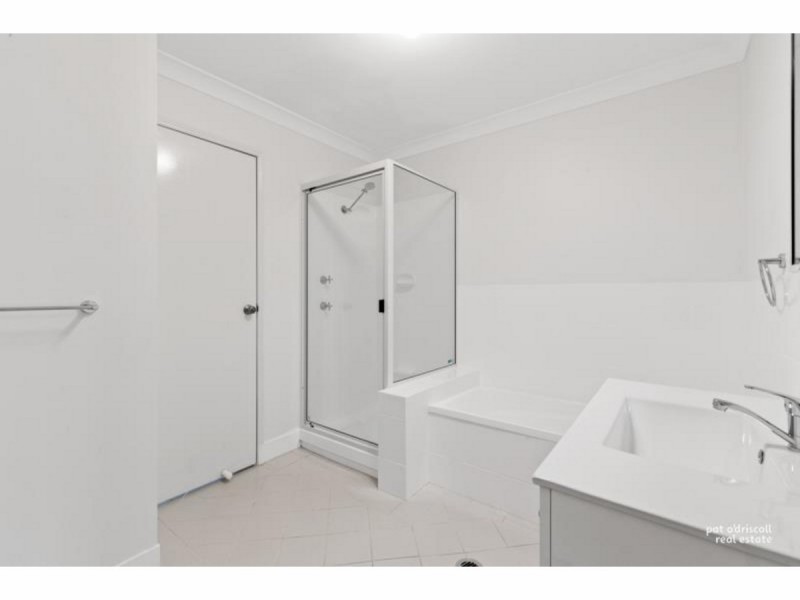4/100 Victoria Place, Berserker QLD 4701